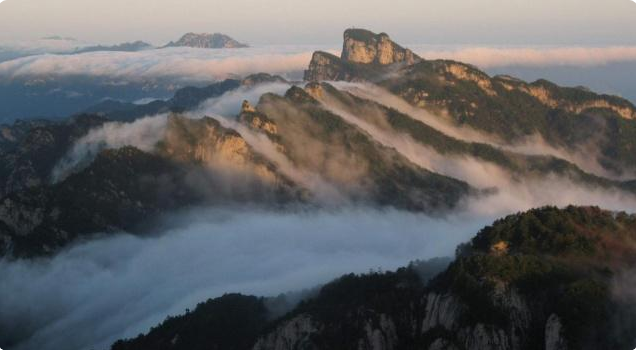 廣州獨有的白雲山周圍不僅仿若仙氣繚繞景色更是絕美