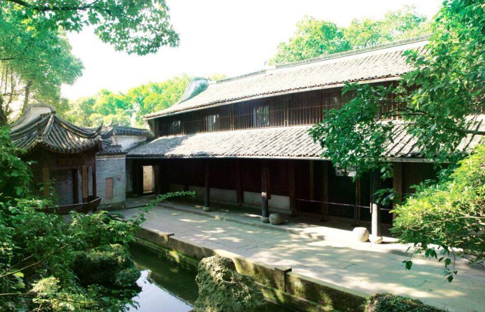 为钱谦益平个反说他投水殉国却嫌水太凉这其实是污蔑