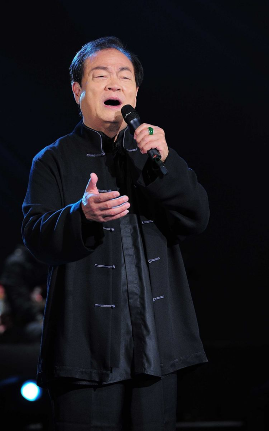 80岁歌坛老将仍为生活奔波,曾吃不起饭,当掉200元吉他!|刘福助