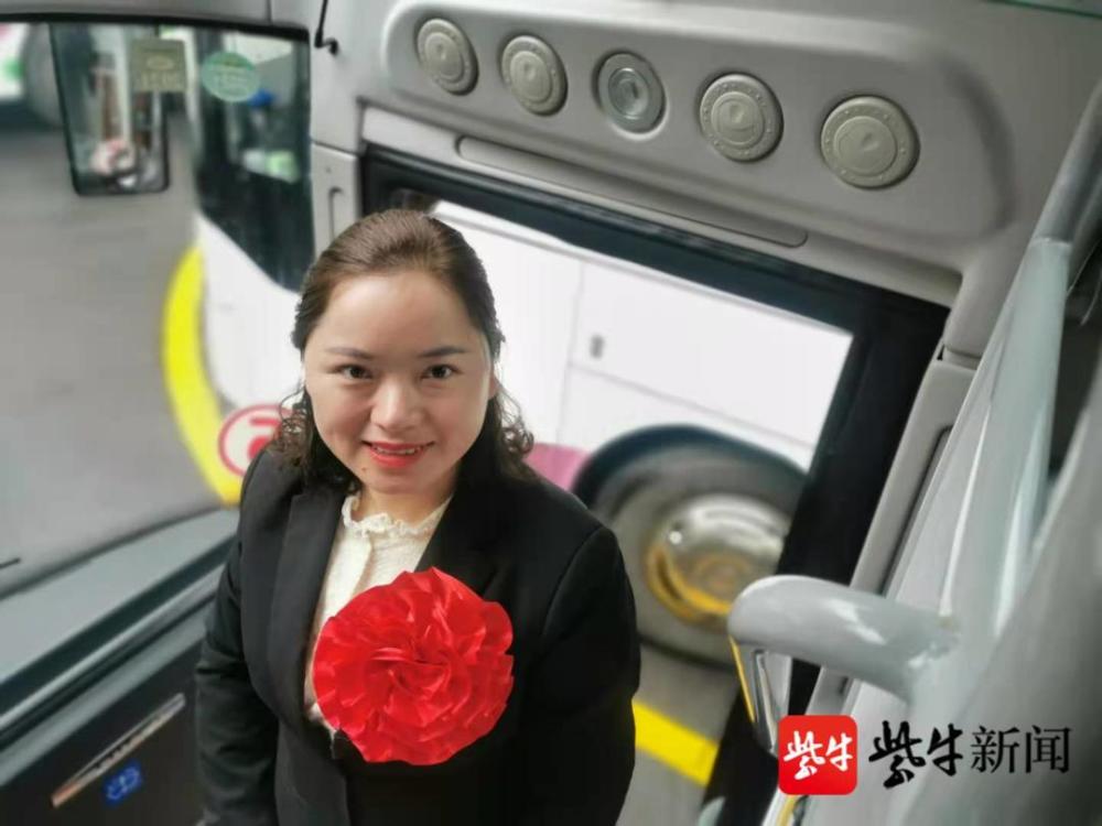 礼赞抗疫英雄张春兰换过手机还留着救治患者的影像