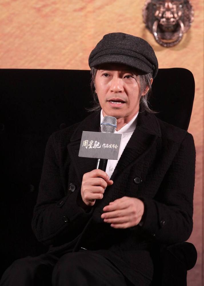 周星驰接受采访谈,跑了十年龙套,改变我的一生_腾讯新闻