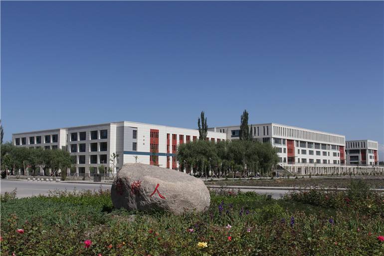 新疆理工学院原来叫新疆大学科学技术学院,成立的时间是2002年,后来