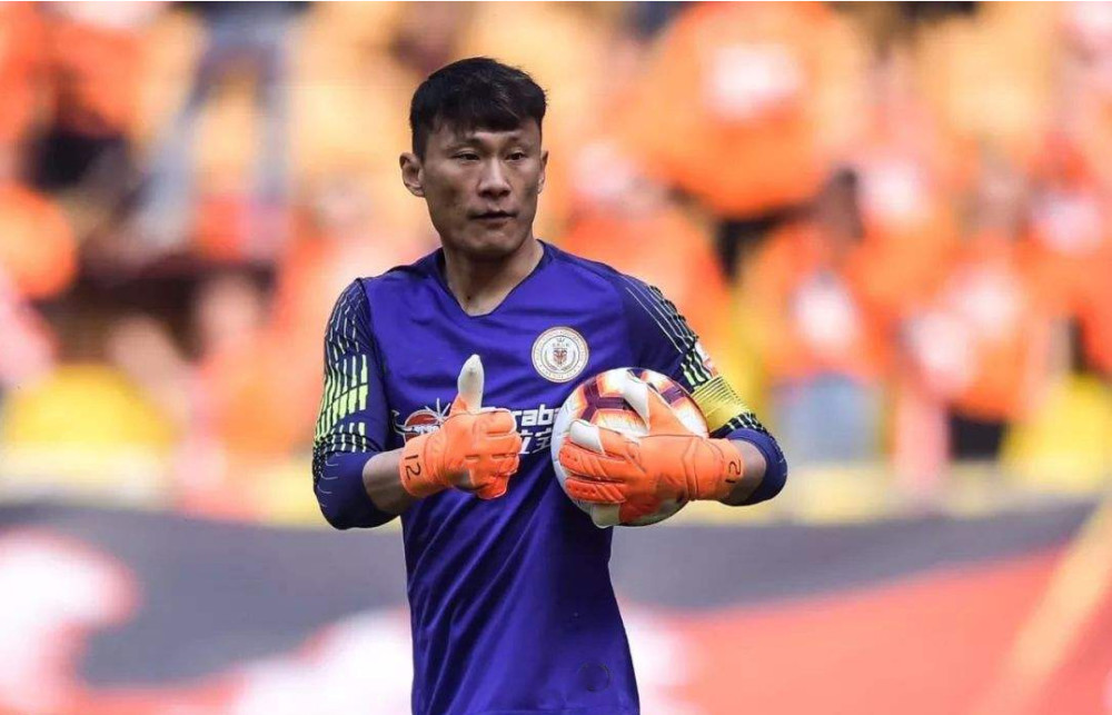 张烈:曾在25岁被封杀退役,两年后复出,一踢就踢到38岁_腾讯新闻