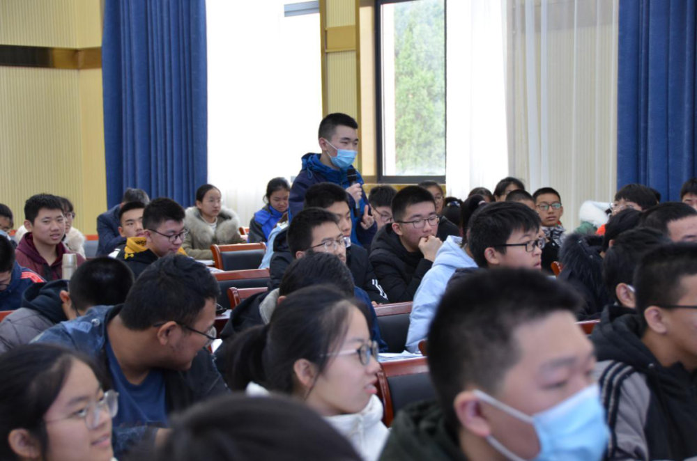 前天,六安一中来了位大咖级人物!_腾讯新闻