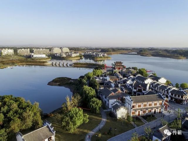 已成功运营;艾都艾草博览园新增农家乐两户;神蕲艾谷民宿已完成设计