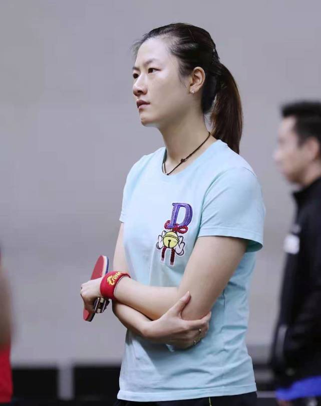 丁宁最新训练照片颜值出色皮肤白嫩光艳照人身材苗条有型