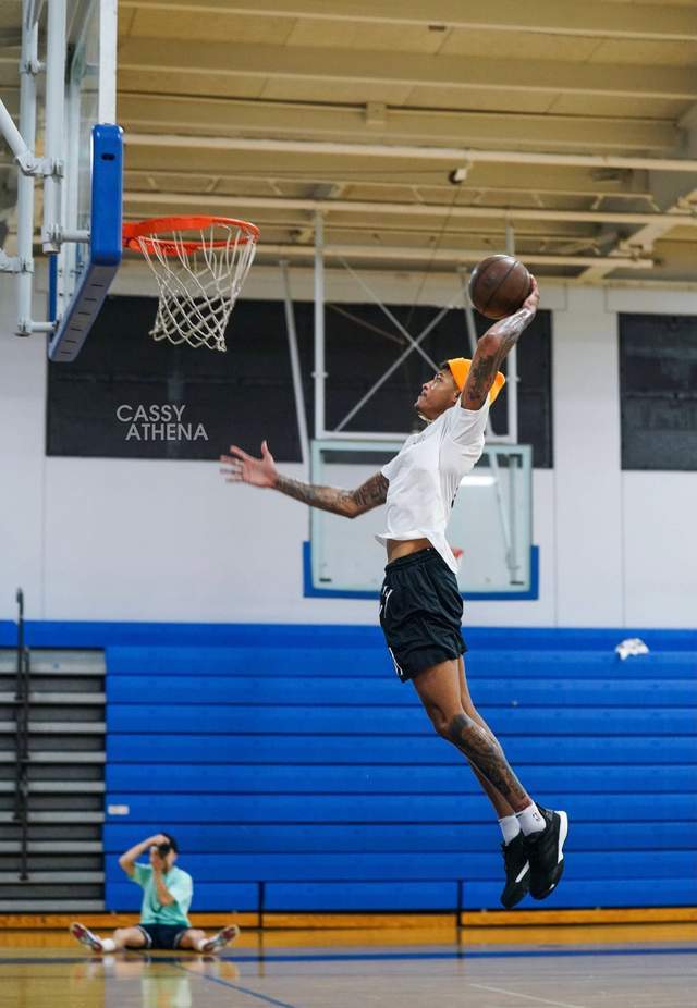 勇士队内训练上演扣篮大赛,"金州拉文"上纲上线_腾讯新闻