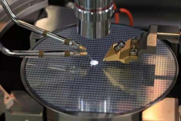 印度专家造出牛粪芯片,称能防止辐射,还想卖给中国?