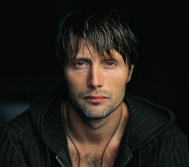 米科尔森因为出演美剧《汉尼拔》而被观众爱称为"拔叔".