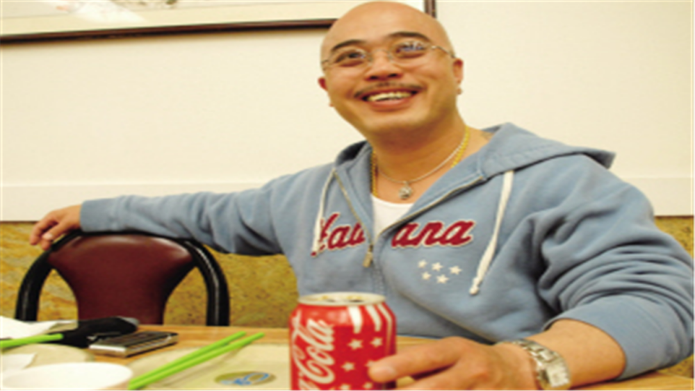 美国华人黑帮老大周国祥警方为抓他派出卧底落网后被判2900年