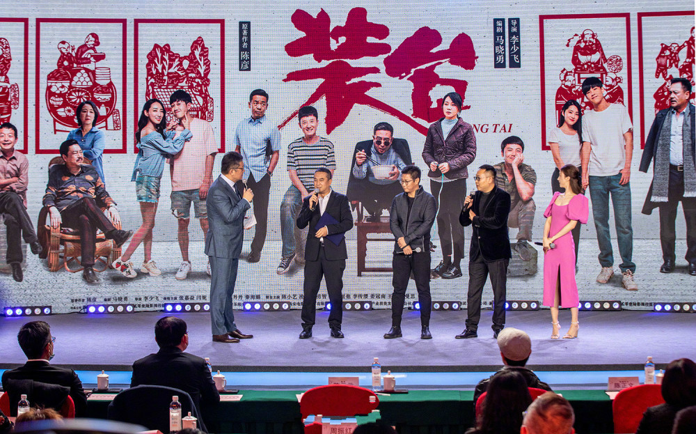 装台定档央视闫妮张嘉译再度合作地气十足爆款预定