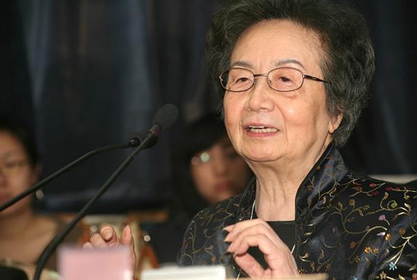 叶嘉莹先生:战争时毅然回国教书,为祖国奉献一生,晚年捐款千万