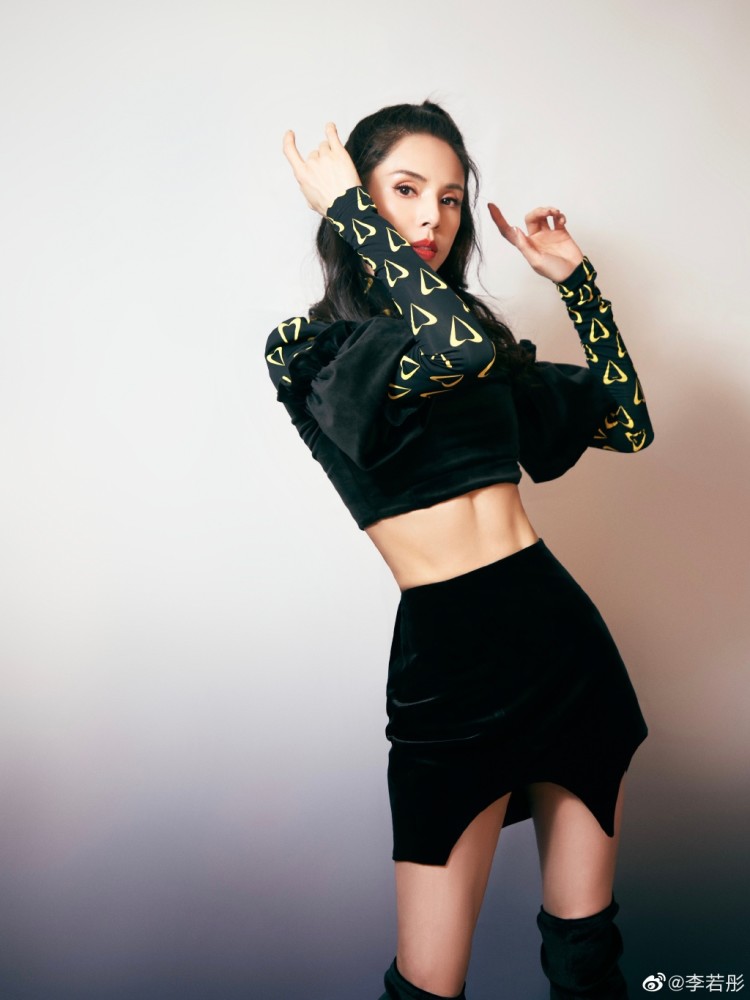 李若彤自曝名字是徐克改的,54岁未婚原因曝光,被封不老女神