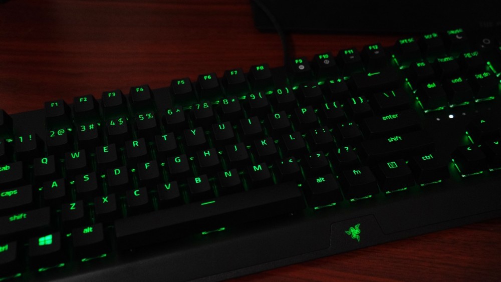 升级明显 静音黄轴加入 雷蛇razer 款黑寡妇v3键盘开箱 腾讯新闻