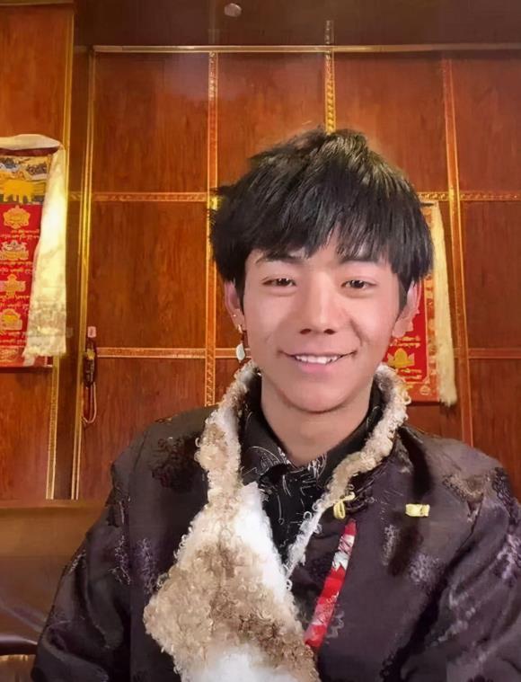 丁真是2020年第一网红吗靠纯真的笑走红可这条路他走不远