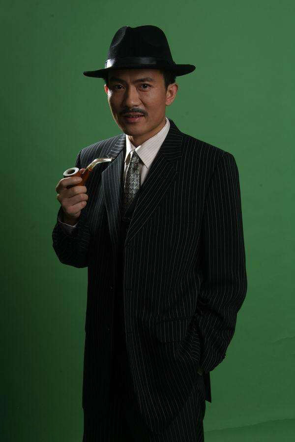 观众盼着钟百鸣下线也能证明演员的表现太到位,钟百鸣的扮演者李强是