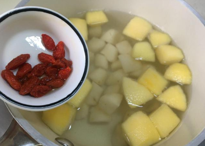 苹果和它是绝配等于天然止咳方简单煮一煮冬天不生病