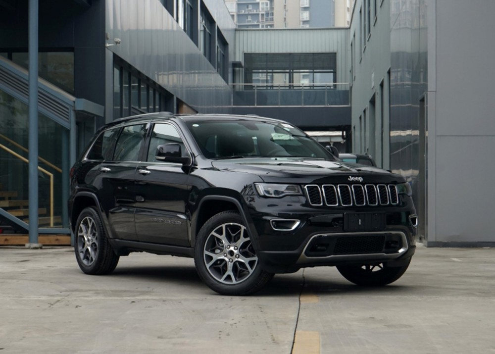 大切诺基算是jeep的第二图腾,纯进口52.99万起,一分不降