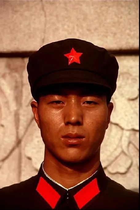 一组70年代的中国老照片:军装是当时最帅的衣服_腾讯新闻