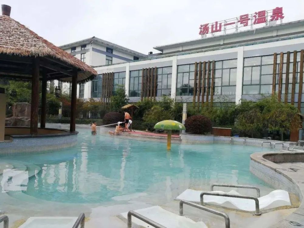 躲在被窝里取暖不如来这里泡温泉吧