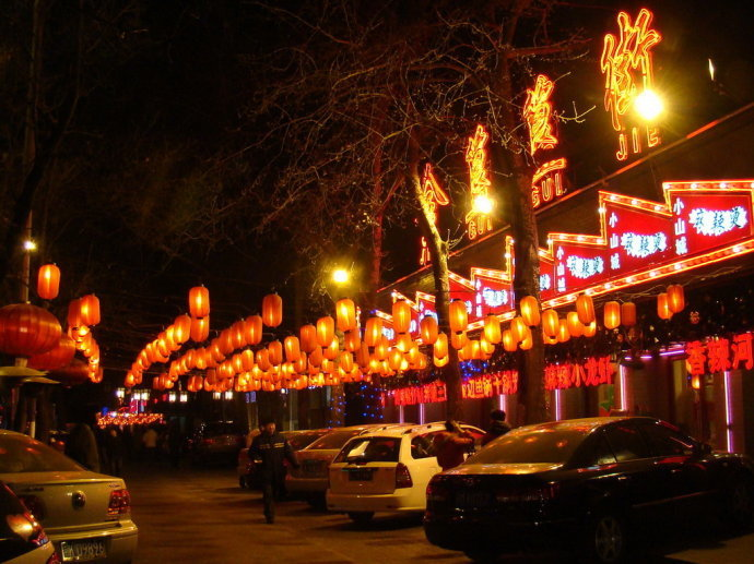 北京一条神秘鬼街,每到夜晚便人声鼎沸,名字却常让人摸不着头脑