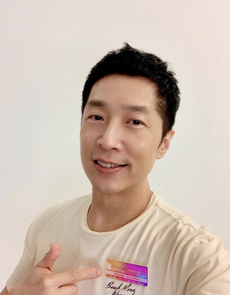 鹿鼎记康熙扮演者马浚伟北大硕士毕业仍继续学习自律努力