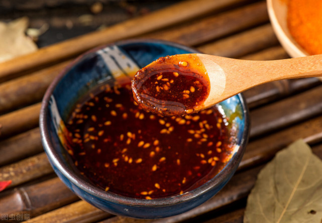 粗茶淡饭中的小确幸自制辣椒油蘸馒头吃都超香椒香十足