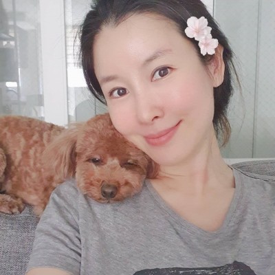 李泰兰晒素颜照仍美艳 因没综艺天赋害怕姜虎东 婚后生活悠闲富余