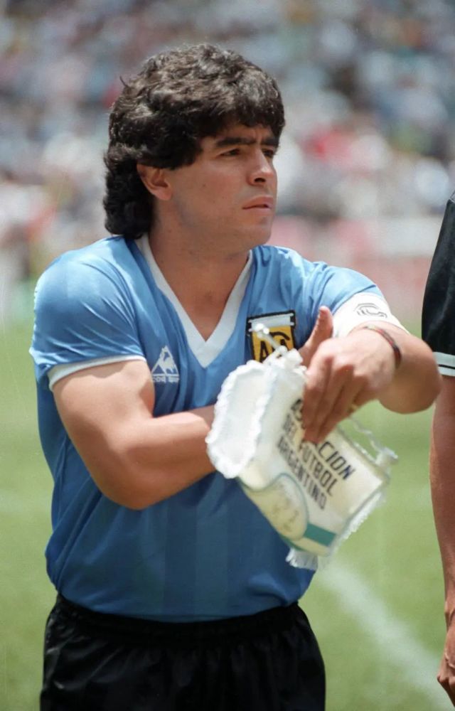 2020年11月25日是黑色的,一代巨星,阿根廷传奇球员迭戈·马拉多纳突发