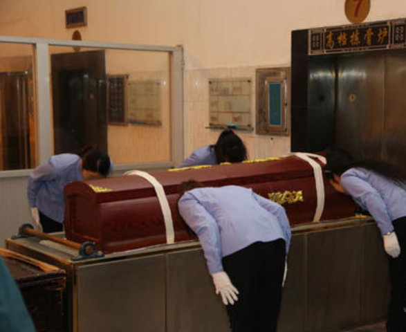 火葬场的员工透露,有一种尸体无人敢烧,即便是家属请求也不行