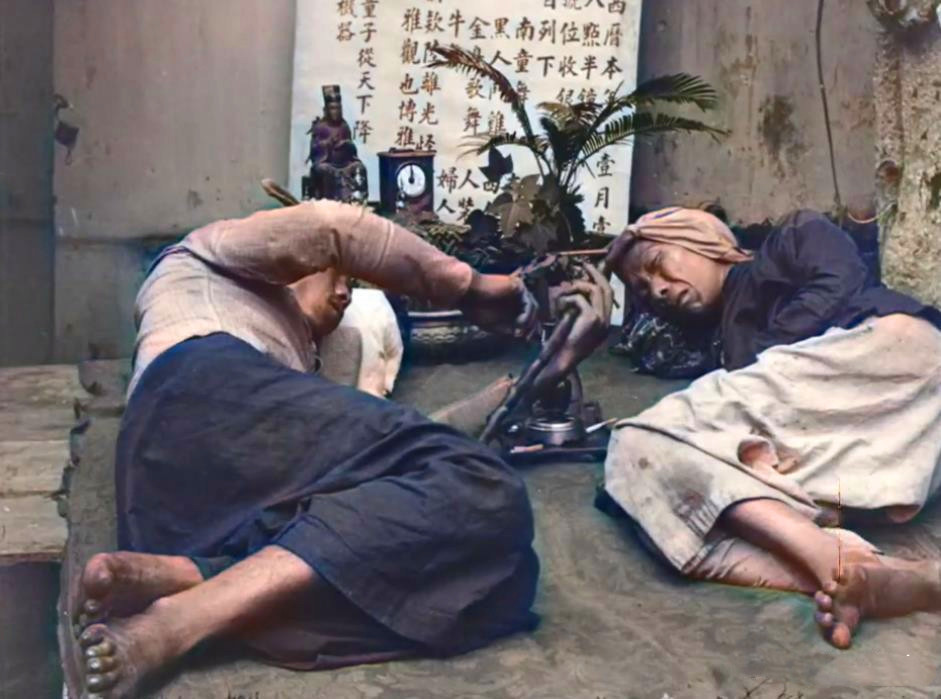 17张罕见历史老照片洋鬼子强抢民女家人只能含泪饮恨去逃命