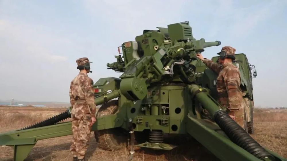 155毫米车载加榴炮部署性能远超从前我国陆军再添新助力