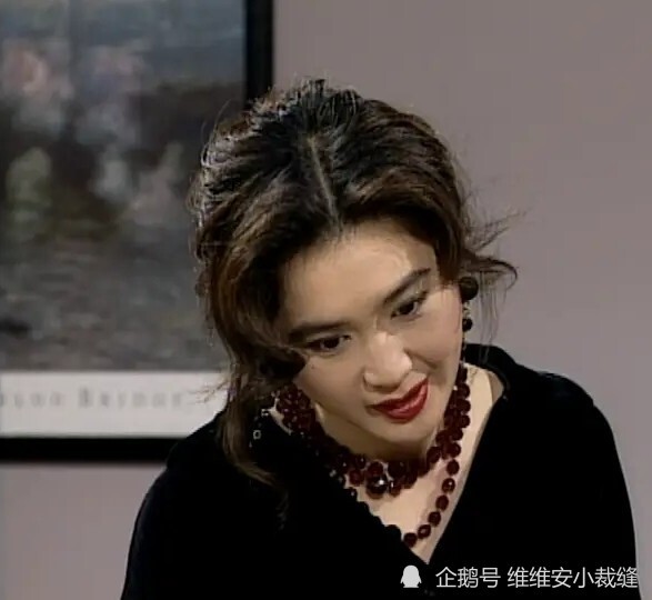 "最会玩火"的《火玫瑰》温碧霞,每一套经典港风穿搭真是美炸了