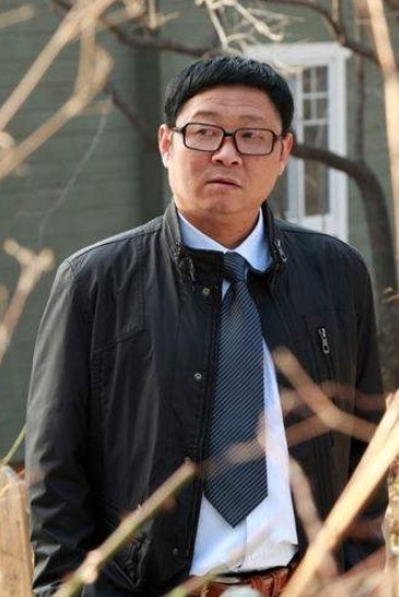 "三德子"赵亮,事业巅峰时娶小16岁娇妻隐居,养鸡成亿万富豪_腾讯新闻