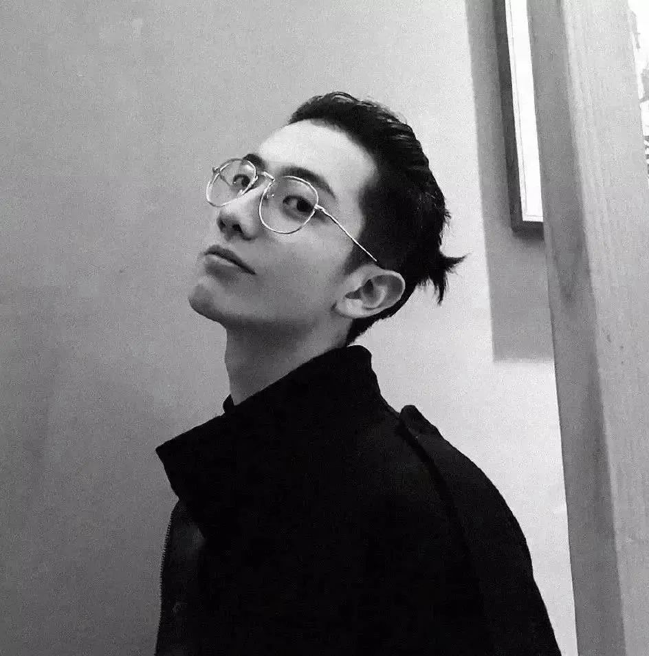 男生头像冷酷帅气侧脸头像