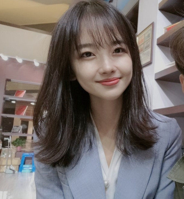 央视又一女记者火了(央视又一女记者火了!网友我又恋爱了)