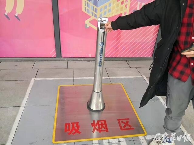 逛街时烟瘾犯了怎么办石家庄这些商场外设了吸烟区