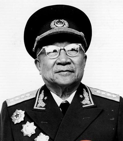 在开国将帅中,有哪五位将领,允许可以留有胡须参加授衔仪式|开国|元帅