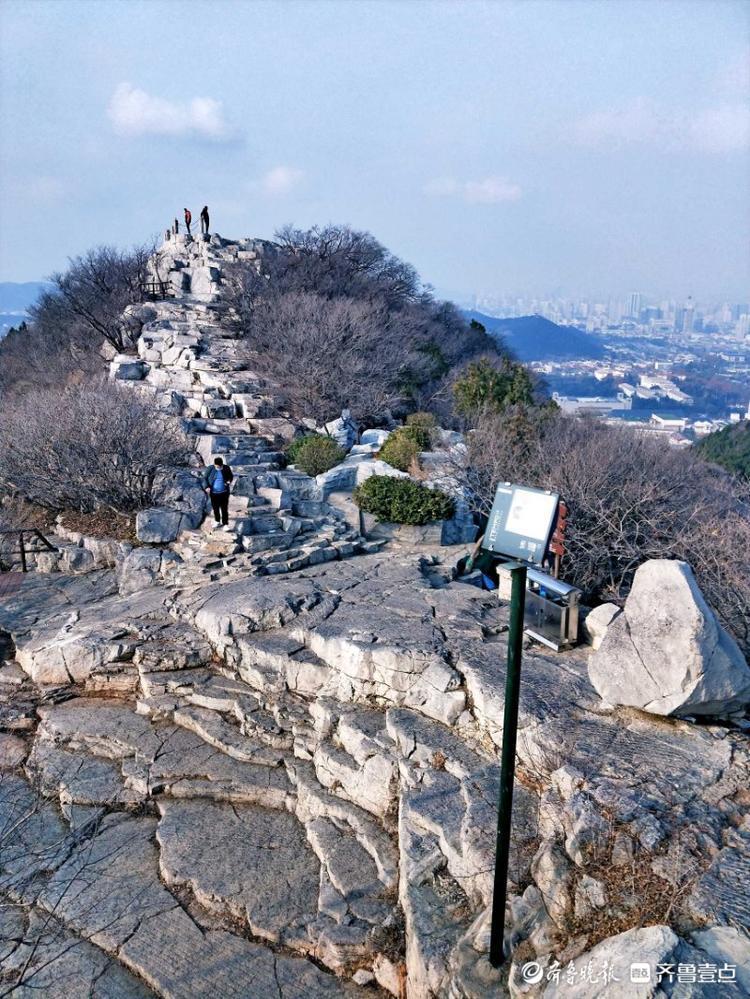 情报站美醉了壹粉登顶千佛山赏济南旖旎风光