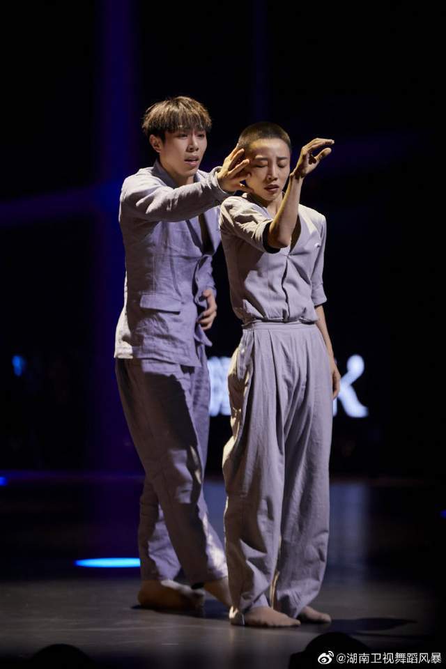 谢欣陈添一舞倾万言不在让时间逆流触碰到记忆的漩涡