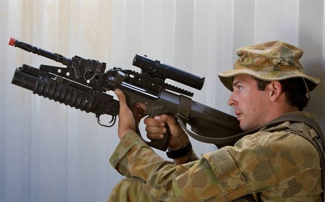 尽管aug步枪是最为成功的无托枪,但是它并不是历史