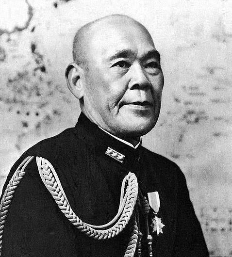 日本海军军令部长永野修身海军大将,他就佩戴着参谋饰绪