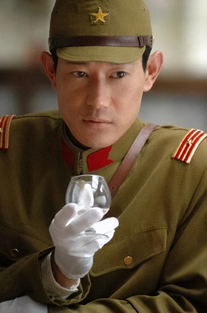 在中国最受欢迎的日本人,曾在日本下跪求不来角色,娶中国妻子走红