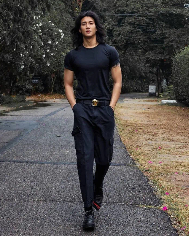 走红全网的缅甸男模,高颜值撞脸金城武,"海王"身材让女士想嫁