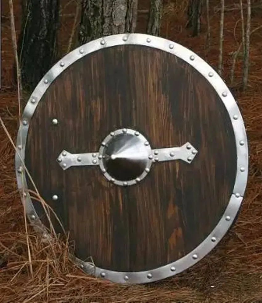 但是很多时候,对于维京人来说,盾的意义比武器还要重大