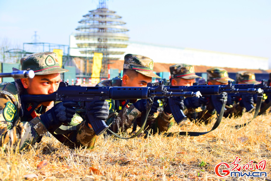 (甘寧 攝)班組戰術隊形,增強新兵團結協作的戰術意識.