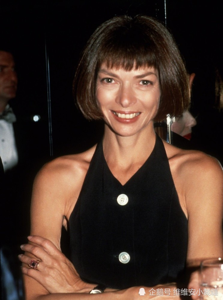 71岁时装界女魔头安娜,能在时尚界呼风唤雨,凭交了"大亨男友"?