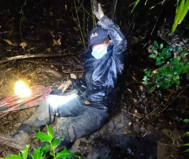 救在身边|雨夜紧急搜救,成功解救八旬失联老人