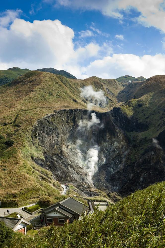 网覆盖着 长白山,龙岗,五大连池,镜泊湖 腾冲,琼北,大屯,龟山岛火山群