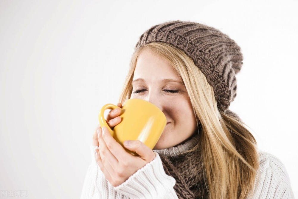 冬天干燥,皮屑多,单独补水还不够,5种营养来帮忙,皮肤更滋润